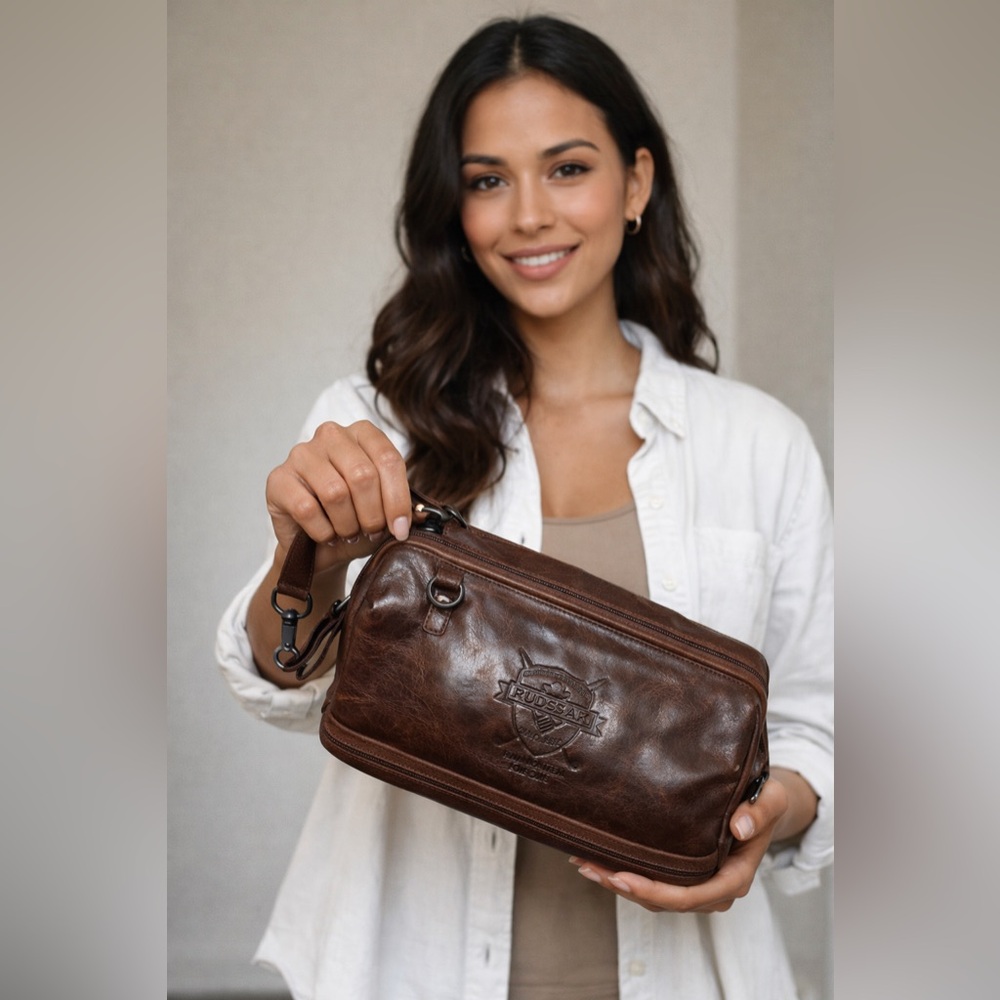 🤎 RUDSAK Leather Dopp Kit / Toiletry Bag
100% Genuine Leather